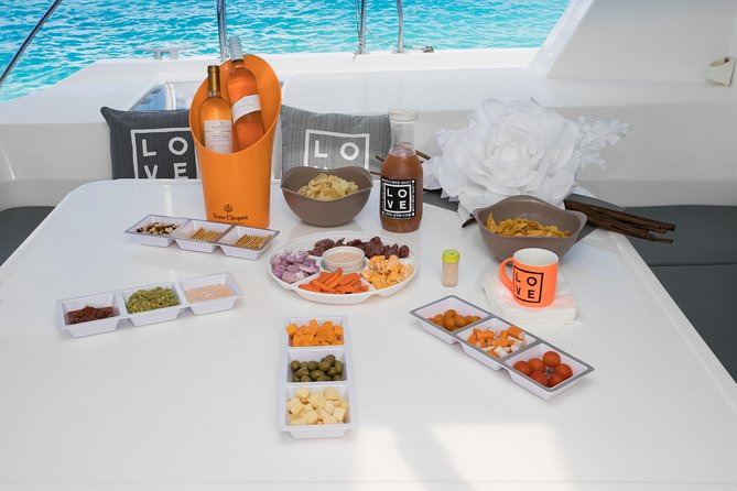 St Maarten Luxury Catamaran Full-Day Group Charter - FAQ