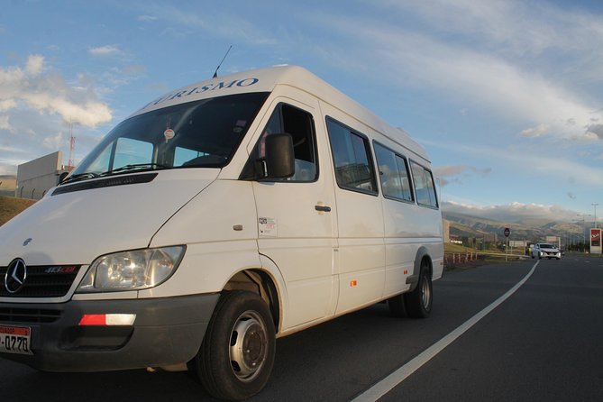 Quito PRIVATE Departure Transfer from Hotels to the Airport - Key Points