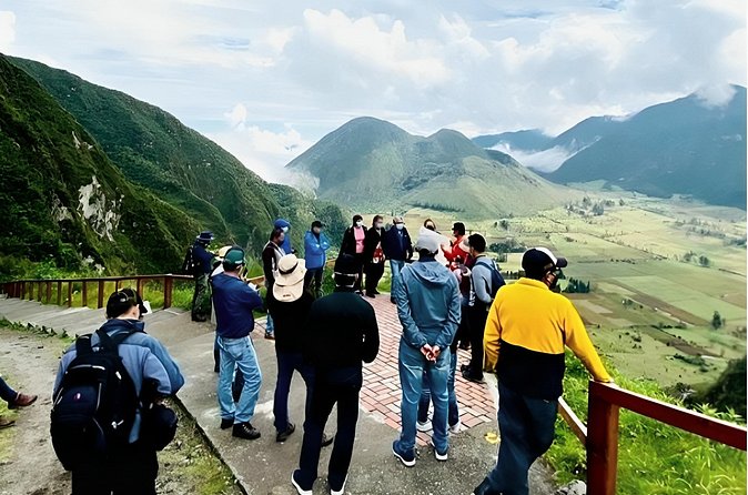 Latitude Zero, Volcano view with Indigenous Ritual Close to Quito - Who Will Appreciate This Tour?