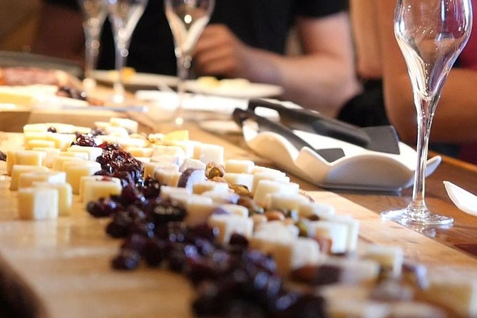 Lunch in the Vineyard: A Scenic Niagara Wine Tour Experience - The Sum Up