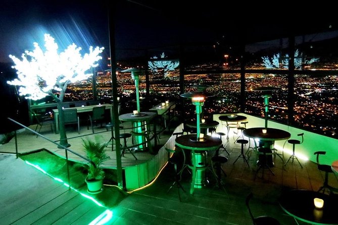 Dinner + Typical dance show at the best viewpoint in San José - FAQs