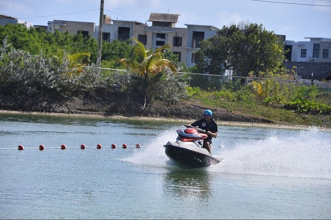 Jet Ski Caribbean Lake Park - Key Points