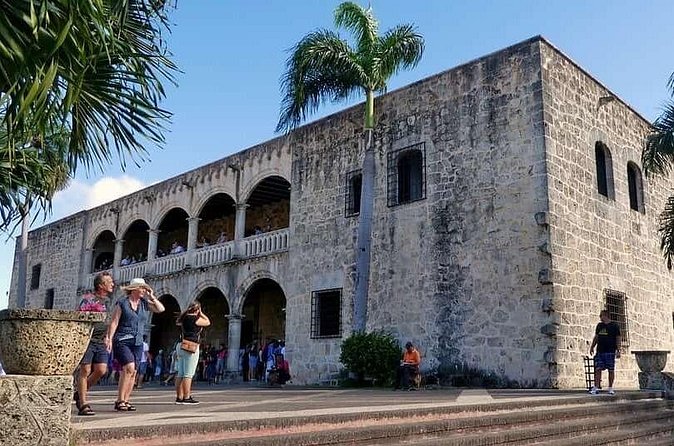 History Santo Domingo City Tour With Lunch Included - Who Should Consider This Tour?