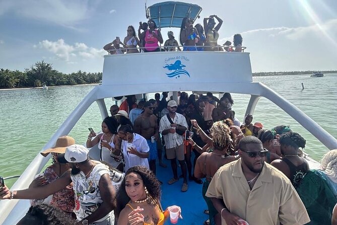DE Hip Hop Boat Party for Adults and Free Drinks Only - A High-Energy Day on the Water: DE Hip Hop Boat Party in Punta Cana