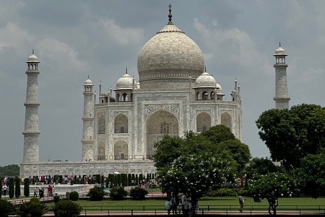 Agra Private Day Tour with Guide and Transportation - Key Points