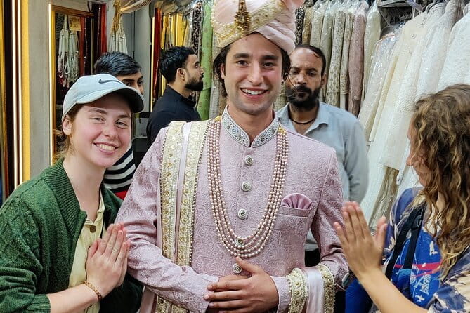 Unveil Old Delhi's Food, Spice Market & Heritage Walk - Tasting and Cultural Experiences