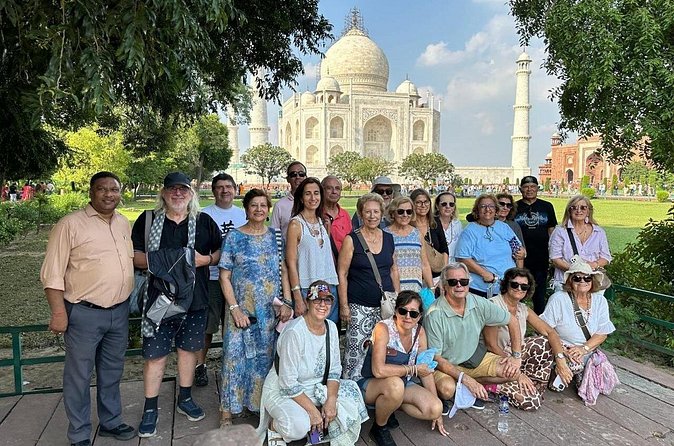 Same day Agra by Car from Delhi - Seamless Logistics