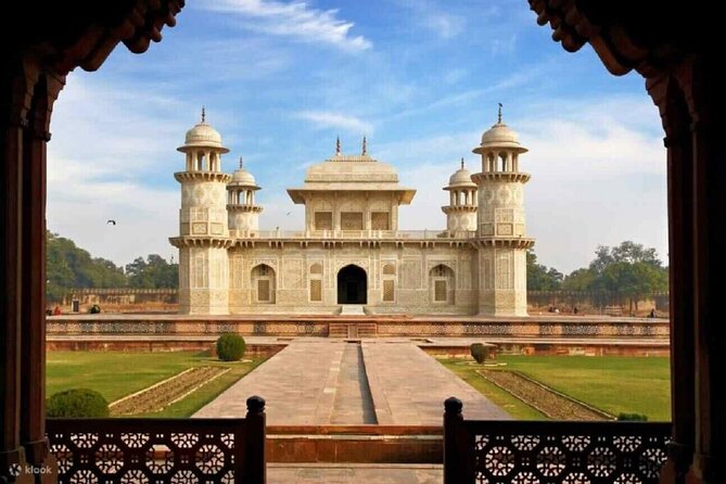 All Inclusive Taj Mahal, Agra Fort and Baby Taj from Delhi By Car - Walking Through Mughal Grandeur at Agra Fort