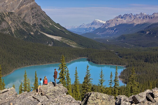 Up to 14 guests Private Tour: Lake Louis Moraine and Icefield - Exploring the Rockies in Comfort and Style