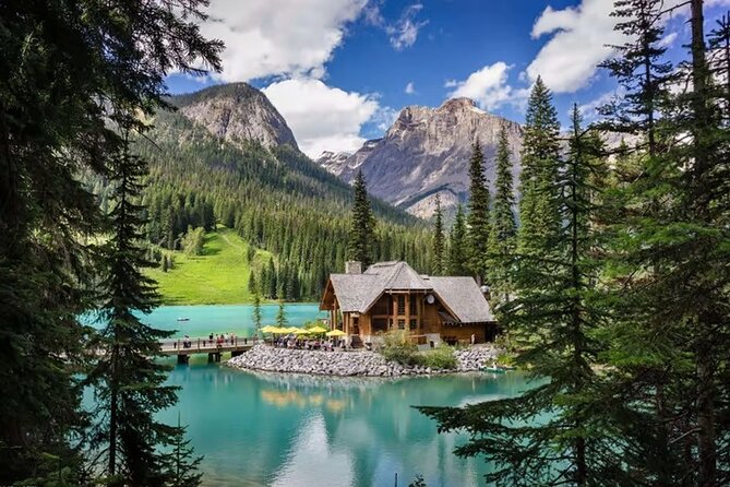 Moraine Lake, Emerald Lake, Louise, Johnston Canyon & Banff Town - An In-Depth Look at the Moraine Lake, Emerald Lake, Louise, Johnston Canyon & Banff Town Tour