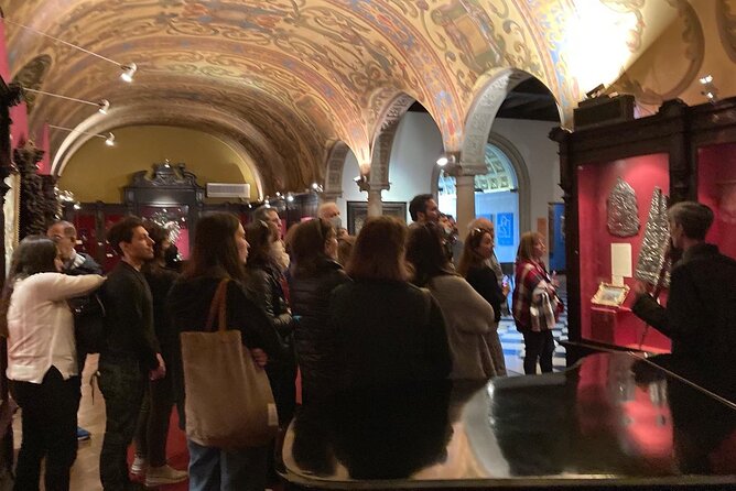 2 Hour Tour in Buenos Aires Parisina - Exploring Buenos Aires Elegant Side: A 2-Hour Tour of Recoleta and Retiro