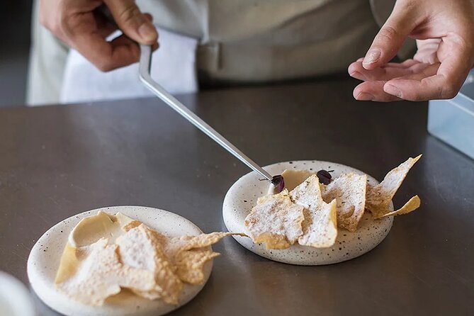 Visit to 2 Wineries and Lunch Top. Private transfer. - Key Points