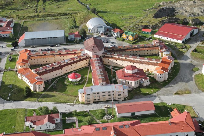 Helicopter flight: Ushuaia from the air - A7 - The Sum Up