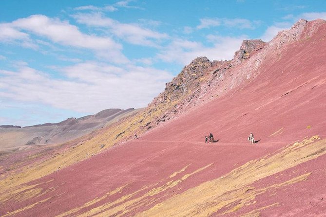 Rainbow Mountain & Red Valley (first ones to arrive)6 Small Group - Who should consider this tour?