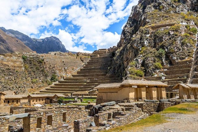 Transportation> Cusco - Ollantaytambo visiting Pisac Ruins and Pisac Market. - Discovering the Heart of the Sacred Valley: A Private Tour from Cusco to Pisac and Ollantaytambo