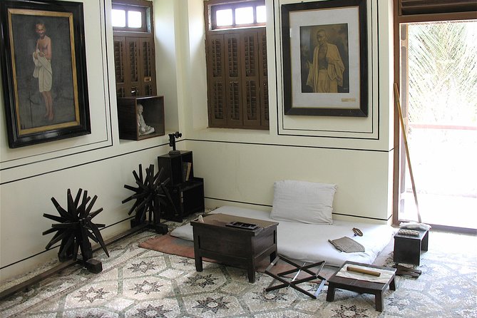 Mumbai: City Highlights Day Trip with a Local Train Ride - Overall Value and Practical Considerations