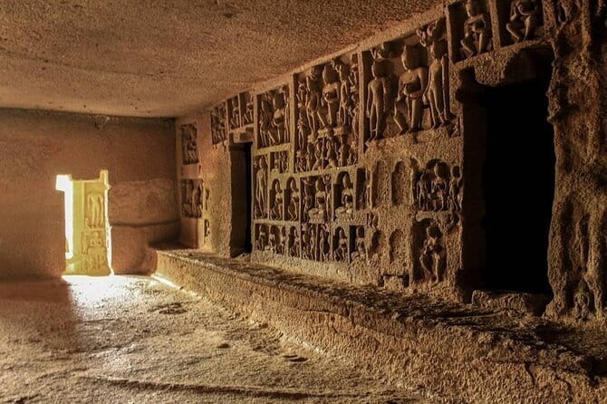 "Explore Mumbai : The City of Dreams with Historic Locations" - Authentic Experiences and Hidden Gems