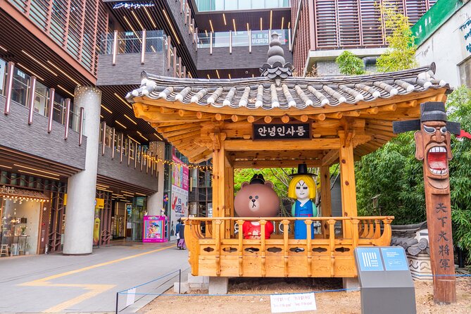 Seoul: Gyeongbokgung & Insa-dong Gastroventure Day Tour - Kimchi-Making: A Hands-on Cultural Staple