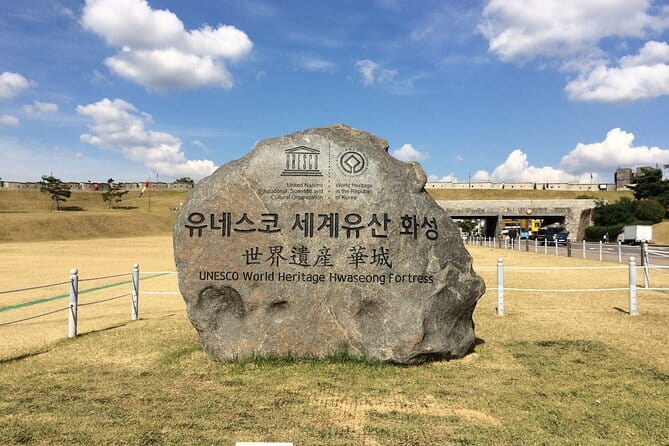 Day Tour of Suwon Hwaseong Fortress Starfield Waujeongsa Temple - Exploring Suwon Hwaseong Fortress: A Walk Through History