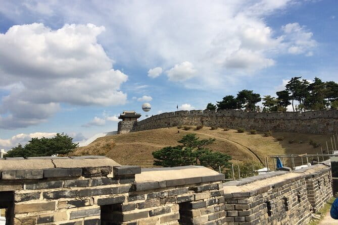 Day Tour of Suwon Hwaseong Fortress Starfield Waujeongsa Temple - Discovering Waujeongsa Temple: Peace in the Mountains