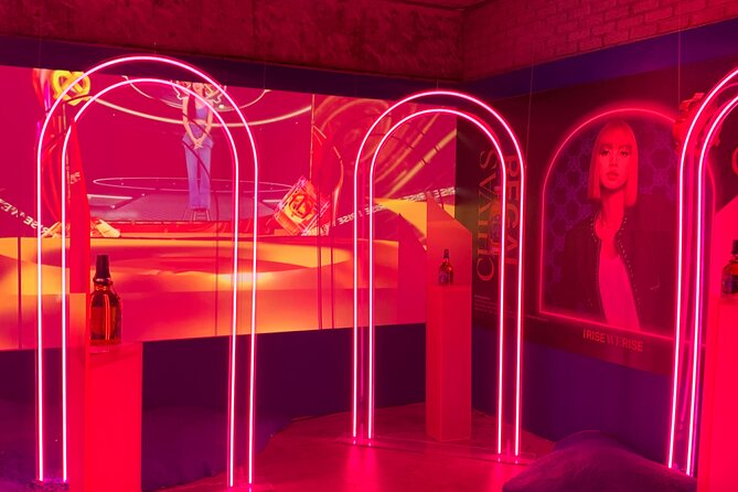 Seoul Walking Tour from Seongsu with Private Photos - Key Points