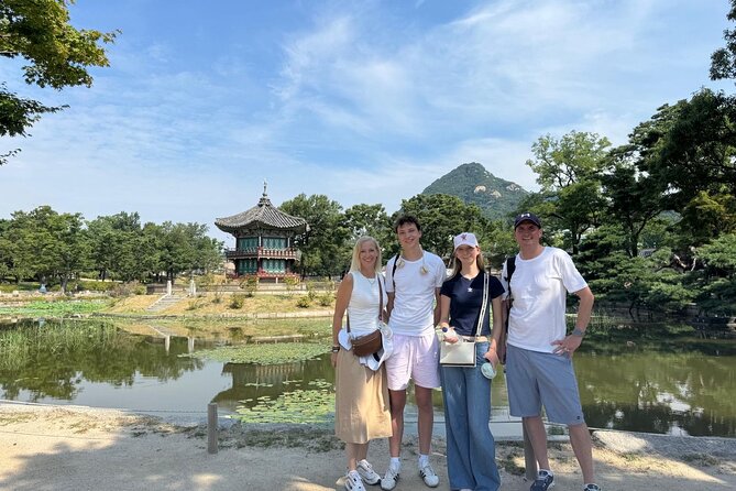 Time Travel in Seoul: Gyeongbokgung Palace, Folk Museum & Bukchon - Authentic Experiences and Insights from Reviewers