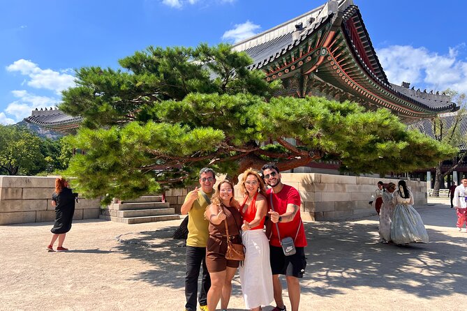 Time Travel in Seoul: Gyeongbokgung Palace, Folk Museum & Bukchon - Exploring Seoul’s Historic Heart