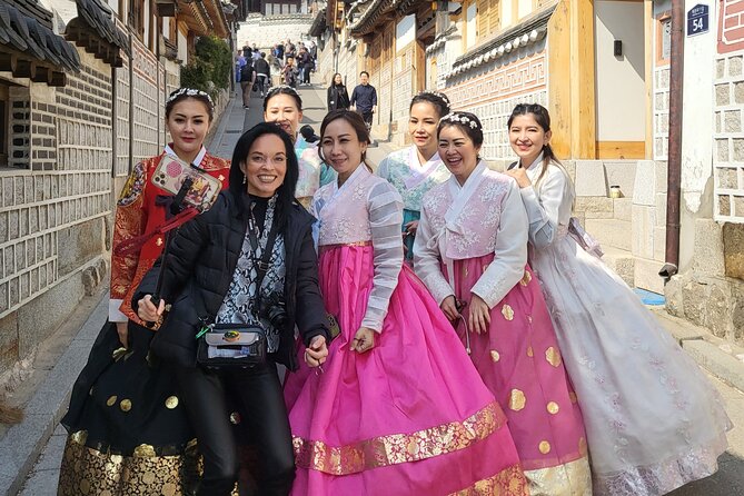 Wearing Hanbok Walking Tour in Bukchon with Liquor Tasting - Exploring the Itinerary: What to Expect